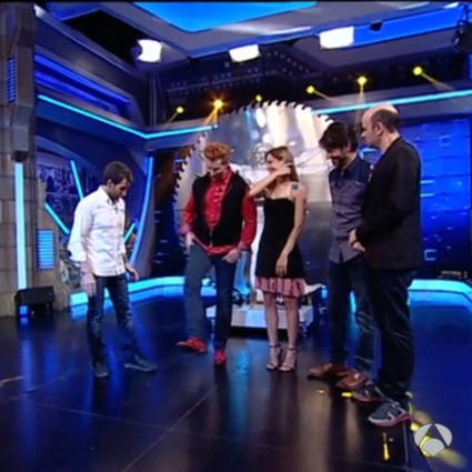 Yunke with a model Pepe Milan becomes the center of attention.